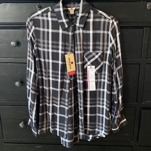 Light, airy and can roll up sleeves and button in place